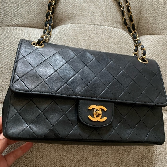 {SOLD} Chanel classic double flap bag - Picture 2 of 13